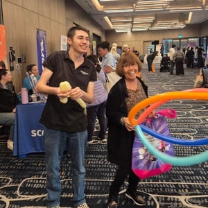 Ryan-at-expo-balloon-making