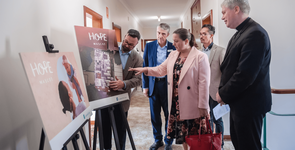 Melanie Gibbons MP tours HOPE Mascot